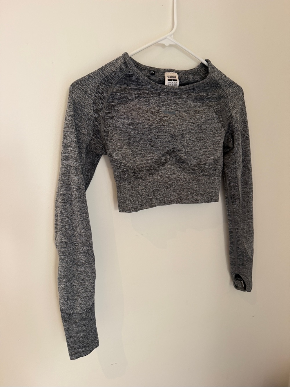 Seamless GymSharm Grey Long-Sleeve Crop Top with Cut Out